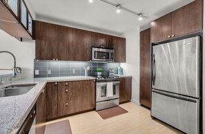 Refrigerador, microondas, horno, placa de cocina