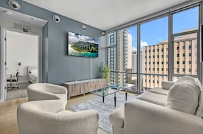 Smart TV, fireplace - Entire High Rise Downtown Dallas +In the Heart of Dallas + views + Free Parking (Dallas)