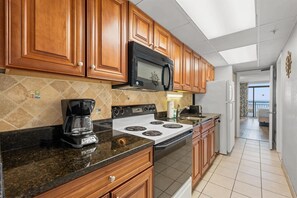 Fridge, microwave, oven, stovetop - Landmark 844 (Myrtle Beach)