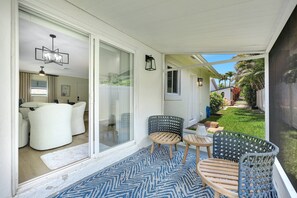 Terrace/patio - New! Just Beachy - Beautifully Renovated - 1 Mile to Beach! (Naples)