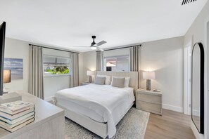 1 bedroom, iron/ironing board, free WiFi, bed sheets - New! Just Beachy - Beautifully Renovated - 1 Mile to Beach! (Naples)