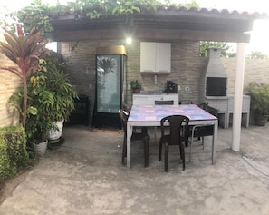 Family Quadruple Room, Air conditioning, Pool View | Living area