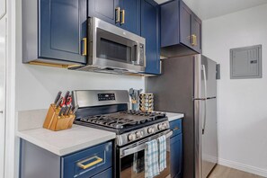 Fridge, microwave, oven, stovetop - Remodeled 3-Bedroom in Charming Alhambra with Yard, WFH Setup, and Pet Friendly (Alhambra)