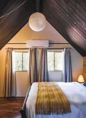 4 bedrooms, desk, WiFi, bed sheets - Forest VIEWS A frame cabin, firepit, pool table, near Yosemite (Groveland)