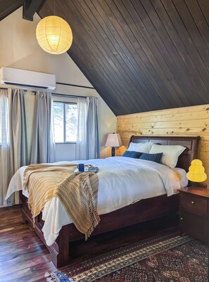 4 makuuhuonetta, työpöytä, Wi-Fi, vuodevaatteet