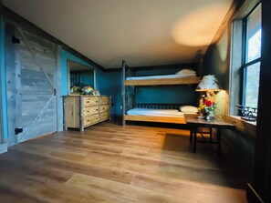 3 bedrooms, iron/ironing board, bed sheets