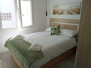 2 chambres, fer et planche à repasser, Wi-Fi gratuit, draps fournis