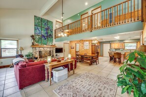 TV, DVD player, books, music library - Waterfront Gem on Lake Martin w/ Kayaks & Dock! (Eclectic)