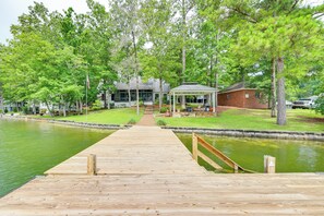 Exterior - Waterfront Gem on Lake Martin w/ Kayaks & Dock! (Eclectic)