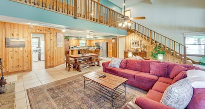 Waterfront Gem on Lake Martin w/ Kayaks & Dock!