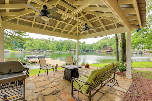 Waterfront Gem on Lake Martin w/ Kayaks & Dock!