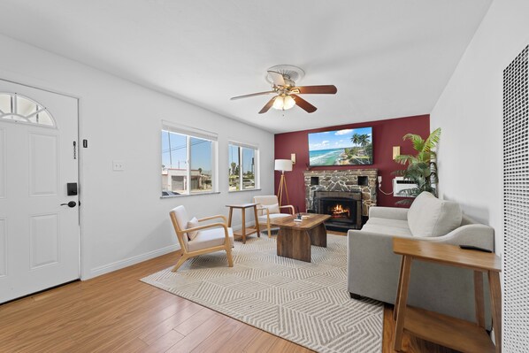 Smart TV - 4-bedroom house in charming El Cajon with AC, WiFi (El Cajon)