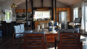 Smart TV, fireplace - The Blue Heron Cottage (Roseneath)