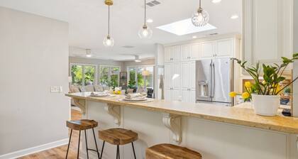 Luxury Modern Home on Lagoon | Private Pool, Bikes