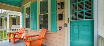 The Beach Peach | Walk Downtown Cape Charles to Beach, Shops & Dining, Renovated + Pet Friendly