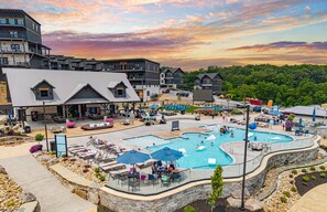 Indoor pool, a heated pool - New - Free Waterpark, Pickleball, Indoor Pool (Sevierville)