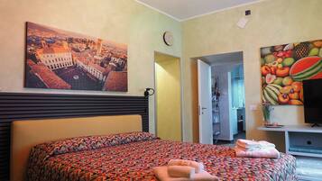 3 bedrooms, iron/ironing board, travel cot, free WiFi