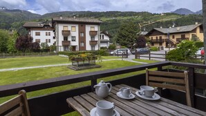 Outdoor dining - Apartment Solena by Interhome (Bormio)