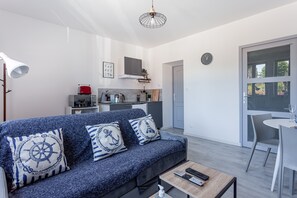 Family Apartment, 1 Double Bed with Sofa bed, Kitchenette, City View | Living area | TV