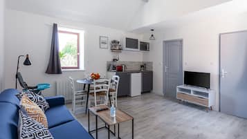 Family Apartment, 1 Double Bed with Sofa bed, Kitchenette, City View | Living area | TV