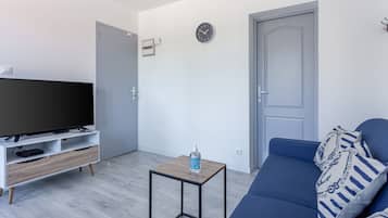 Family Apartment, 1 Double Bed with Sofa bed, Kitchenette, City View | Living area | TV