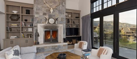 Smart TV, fireplace