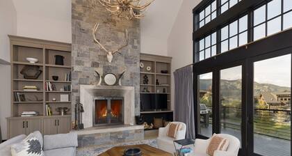 New! Luxury home near Town Center with hot tub and a home gym