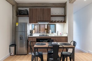 Fridge, microwave, oven, coffee/tea maker