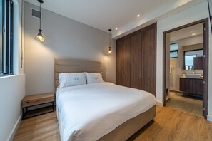 2 bedrooms, iron/ironing board, bed sheets