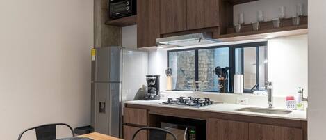 Fridge, microwave, oven, coffee/tea maker