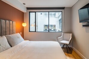 2 chambres, fer et planche à repasser, draps fournis