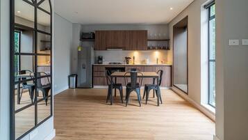 Fridge, microwave, oven, coffee/tea maker