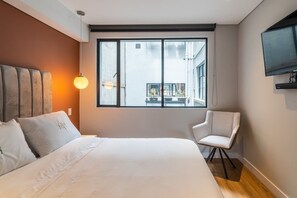2 bedrooms, iron/ironing board, bed sheets