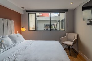1 chambre, fer et planche à repasser, draps fournis