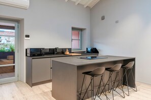 Réfrigérateur, micro-ondes, four, lave-vaisselle