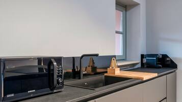 KĂŒhlschrank, Mikrowelle, Ofen, GeschirrspĂŒler