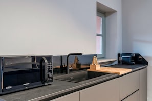 Kühlschrank, Mikrowelle, Ofen, Geschirrspüler