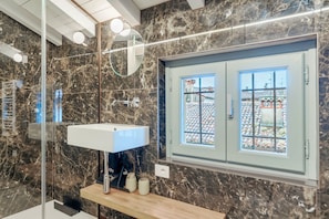 Shower, hair dryer, towels