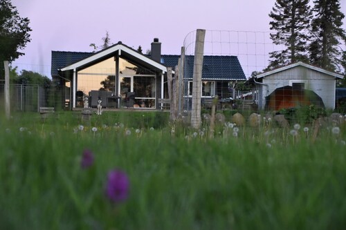 Front-row summerhouse with view and big garden