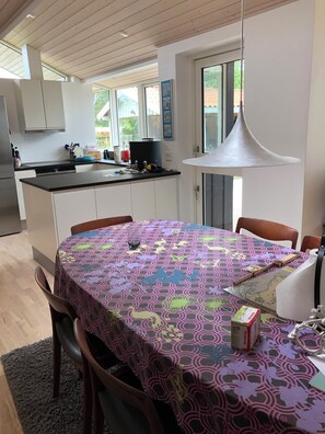 Dining - Front-row summerhouse with view and big garden (Holbæk)