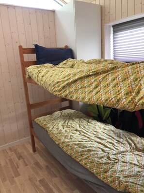 3 bedrooms, free WiFi - Front-row summerhouse with view and big garden (Holbæk)