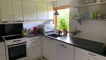 Réfrigérateur, four, plaque de cuisson, lave-vaisselle