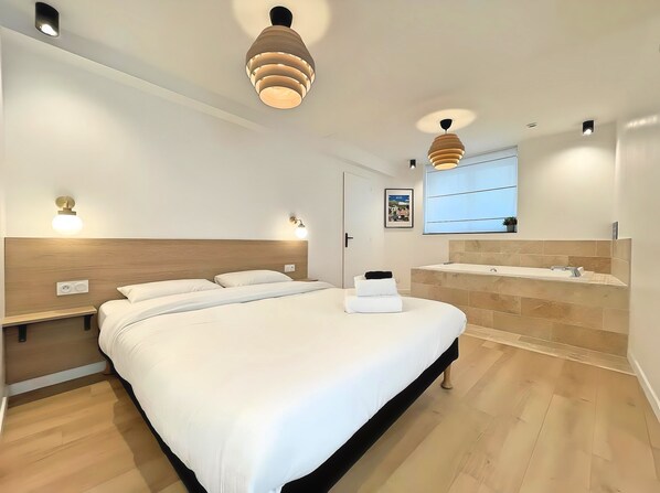 Luxury Apartment, Courtyard View | Iron/ironing board, free WiFi - Les Fauvettes (Épernay)