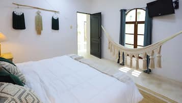 Iron/ironing board, free WiFi, bed sheets