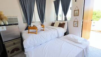 Iron/ironing board, WiFi (free), bed sheets