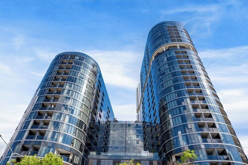 Modern Chic 1-Bedroom Apartment with Parking