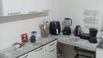 Fridge, oven, stovetop, coffee/tea maker