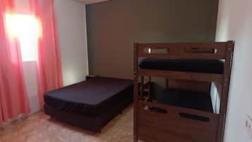 2 makuuhuonetta, työpöytä, ilmainen Wi-Fi