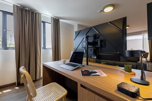 スーペリア アパートメント テラス | セーフティボックス (室内)、デスク、ノートパソコン用作業スペース、防音設備