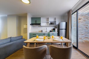 Apartamento com design assinado | Sala de jantar